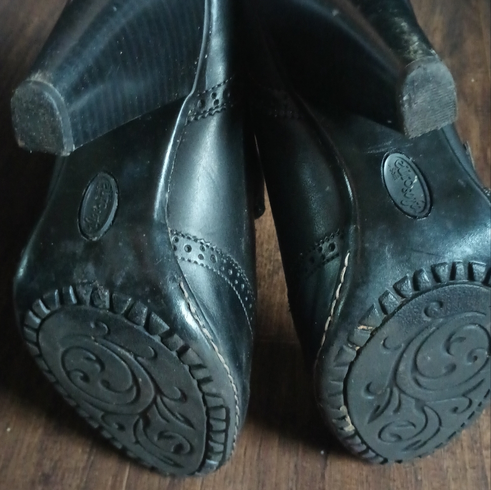 Black heeled shoes - Picture 7 of 7